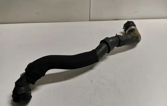 Engine coolant pipe/hose