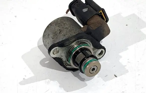 Citroen C5 Fuel pressure regulator 28233373