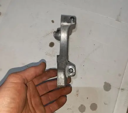 Volvo XC60 A/C compressor mount bracket 31401869