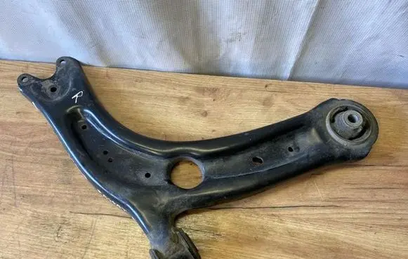 Volkswagen PASSAT B8 Front lower control arm/wishbone 