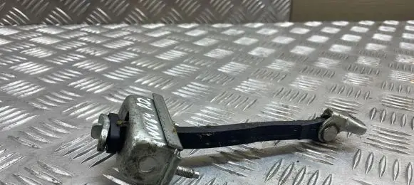 Toyota Verso Front door check strap stopper