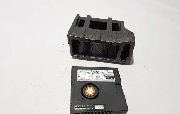 Audi Q7 4M Tire air pump compressor 4L0012615A