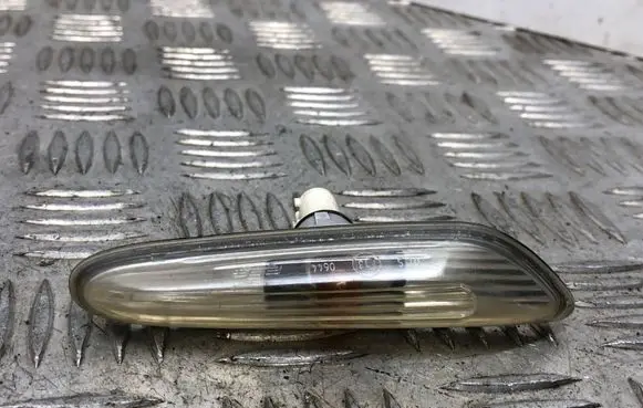 BMW 5 E60 E61 Front fender indicator light 8382104