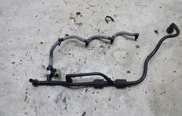 Nissan Qashqai Fuel line pipe KRIS235789
