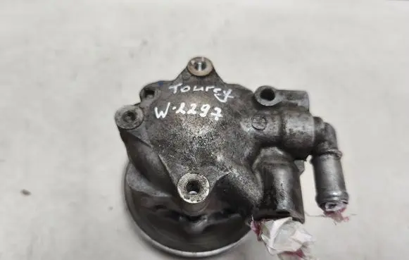 Volkswagen Touareg II Power steering pump 7P6422154A