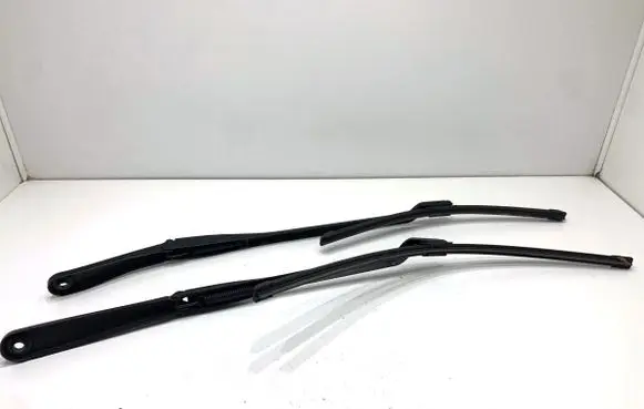 BMW 5 G30 G31 G38 Front wiper blade arm 