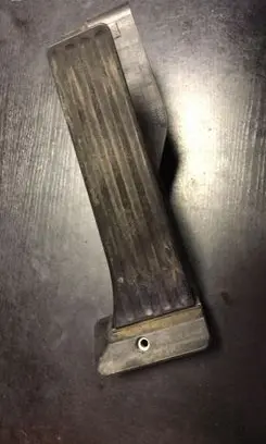 Accelerator throttle pedal