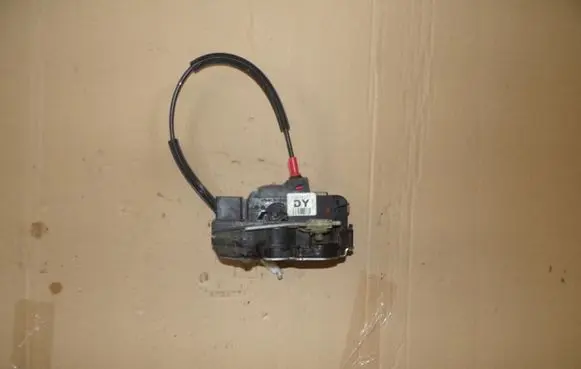 Chevrolet Orlando Front door lock