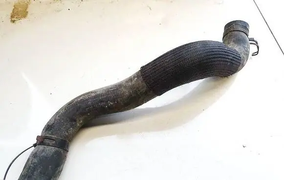 Engine coolant pipe/hose