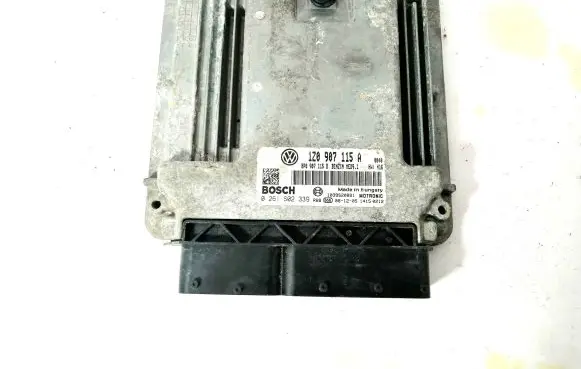 Skoda Octavia Mk2 (1Z) Engine control unit/module 1Z0907115A 8P0907115B 0261S02339