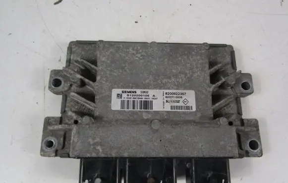 Renault Clio III Engine control unit/module ECU 8200522357