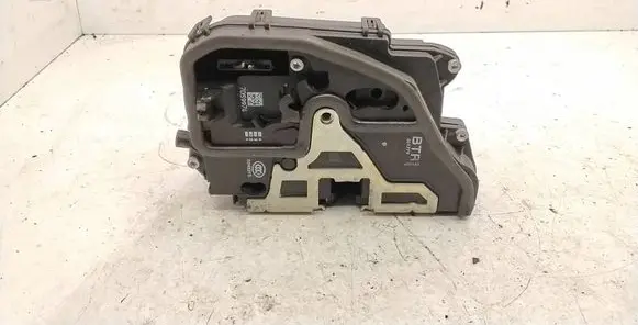 BMW 3 E90 E91 Front door lock 7059974
