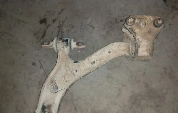 Honda CR-V Front lower control arm/wishbone