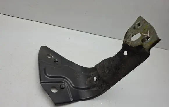 Volkswagen PASSAT B7 Fender mounting bracket 3AA821142