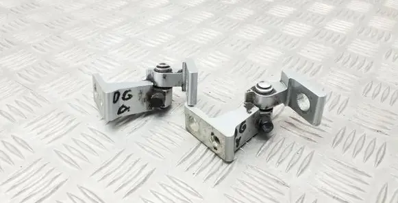 Volkswagen Jetta VI Rear door hinge set 8K0831402D 8K0831402A