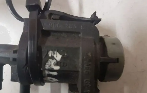 Audi A4 S4 B6 8E 8H Turbo solenoid valve 1J0906283C