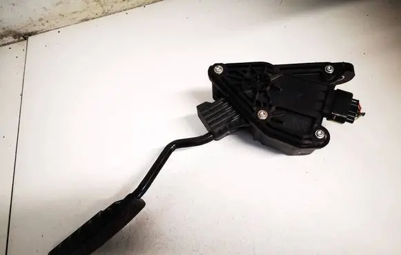 Honda CR-V Accelerator throttle pedal