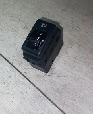 Nissan X-Trail T30 Headlight level height control switch 4304b