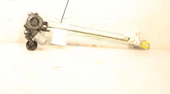 Mazda 3 Rear window lifting mechanism without motor 