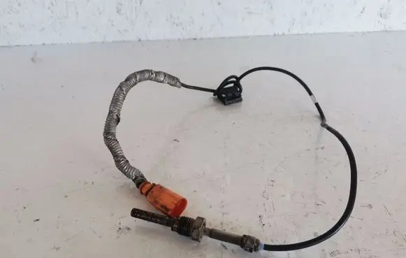 Volkswagen Touran I Exhaust gas temperature sensor 03G906088F