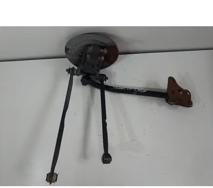 Rear wheel hub spindle/knuckle