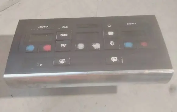Audi A4 S4 B7 8E 8H Climate control unit 8E0820043 0131940