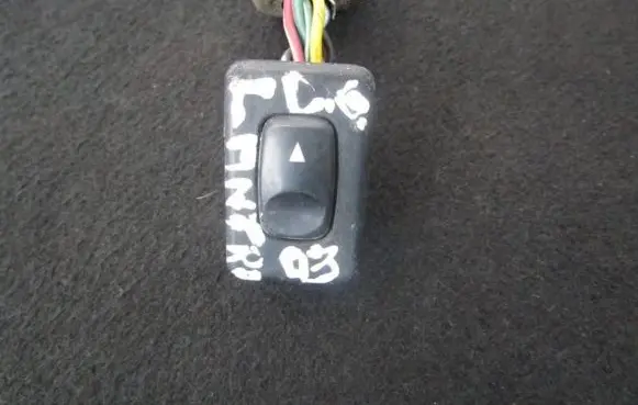 Hyundai Lantra I Electric window control switch 9358028050 93580-28050