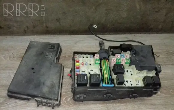 Volvo V50 Fuse box set 8688040 30737467 30728346