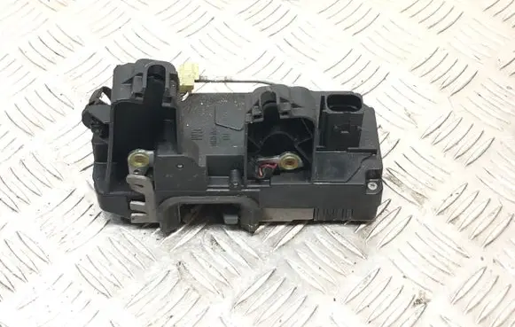 Opel Vectra C Rear door lock 13210763