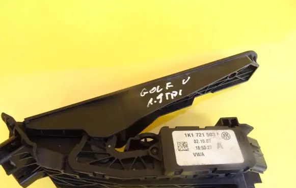 Volkswagen Golf V Accelerator throttle pedal 1K1721503P