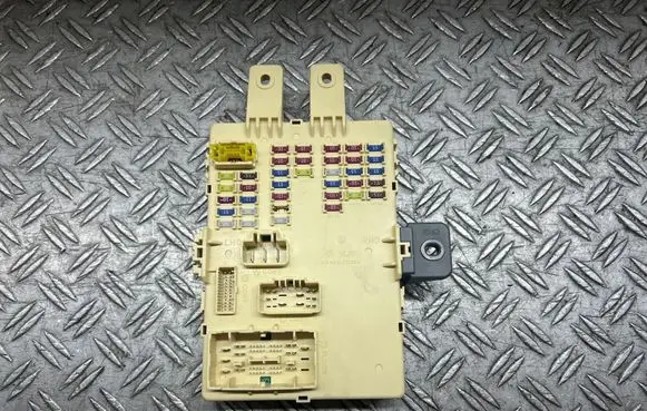 KIA Sportage Fuse module 919503W040 3W04012010 012105014