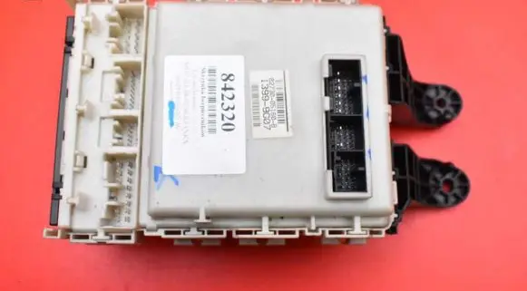 Toyota Avensis Verso Fuse box set 82730-05160-B