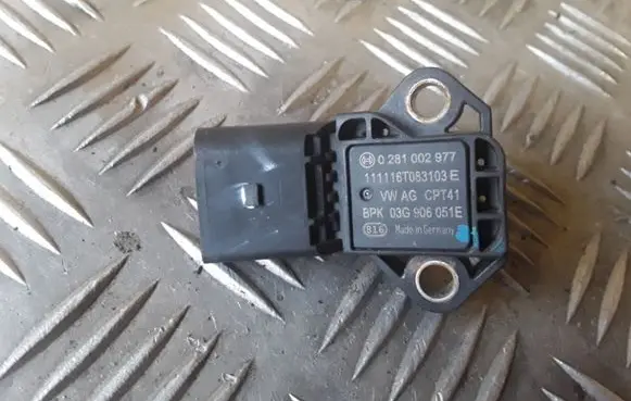 Volkswagen Golf VI Air pressure sensor 0281002977 03G906051E