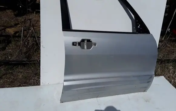 Mitsubishi Pajero Front door