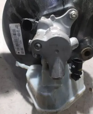 Volkswagen Touareg II Brake booster 7P0612101B