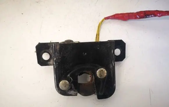 Volkswagen PASSAT B5.5 Tailgate/trunk/boot lock/catch/latch 