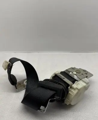 Jeep Cherokee IV KK Rear seatbelt 33053472B