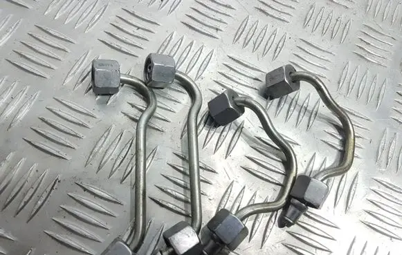 BMW 5 E60 E61 Fuel injector supply line/pipe 08074