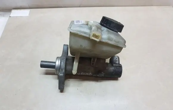Volvo V70 Brake fluid reservoir 