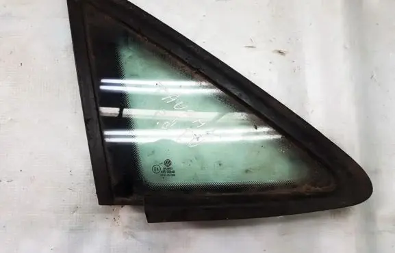 Volkswagen Touran I Front triangle window/glass 