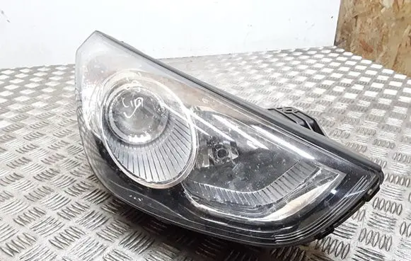 Hyundai ix35 Headlight/headlamp 921022y