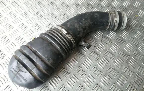 Volkswagen PASSAT B3 Air intake duct part 051133373B 051133357B