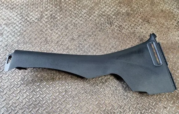 Dodge Charger (C) pillar trim 100017157