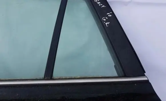 Subaru Legacy Rear vent window glass 