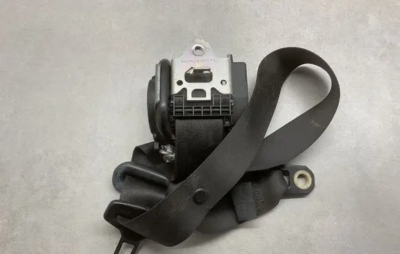 Mitsubishi Colt Front seatbelt G6047613B B051012