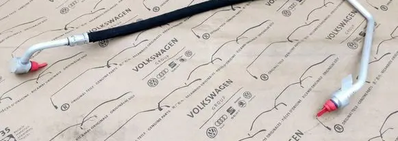 Engine coolant pipe/hose