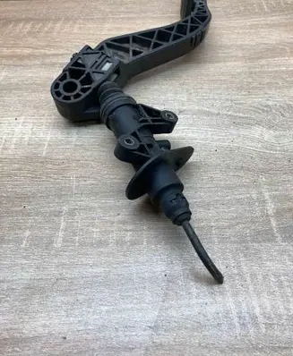 Volkswagen Sharan Clutch pedal 7M2721321C 98VW7520DA