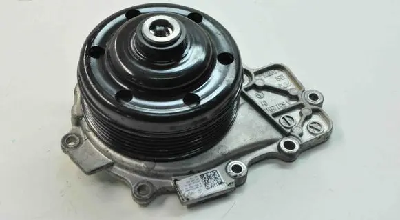 Mercedes-Benz Vito Viano W639 Water pump A6512003501