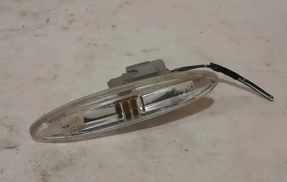 Lexus GS 300 350 430 450H Front fender indicator light