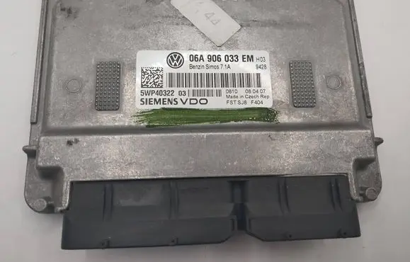 Volkswagen Golf V Engine control unit/module 06A906033EM 5WP40322